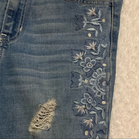 Hollister Distressed Embroidered Skinny Jeans size 26 - Picture 3 of 7